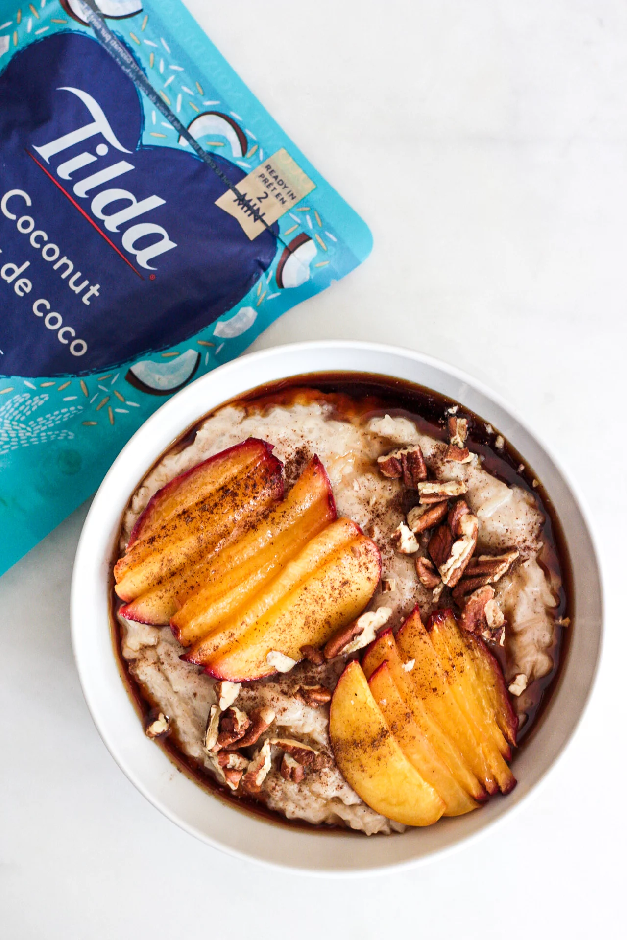Pouding au riz à la noix de coco et aux pêches