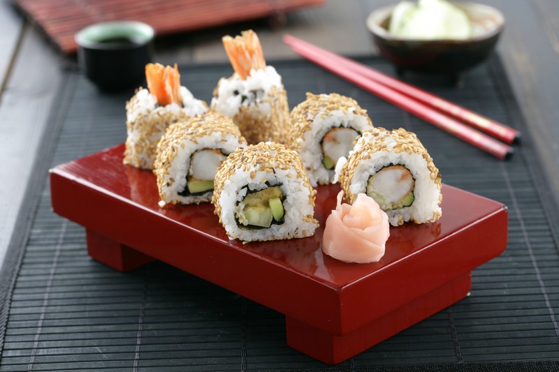 Maki roll con arroz Sushi