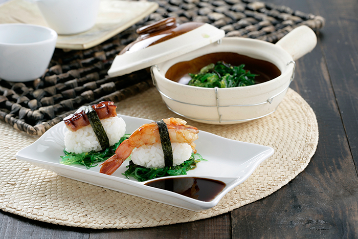Niguiri de pulpo y gambón con salsa teriyaki