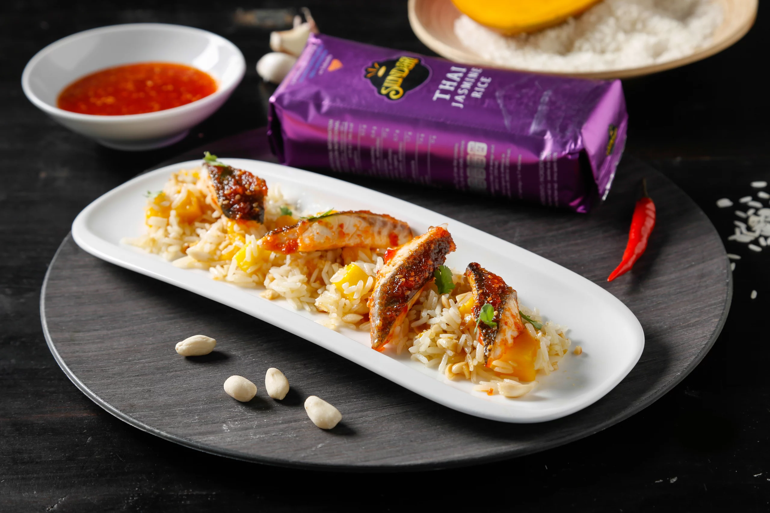 Lubina agridulce y arroz Thai con mango
