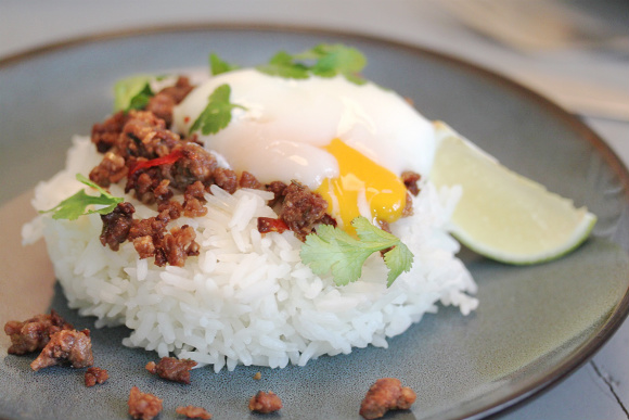 Arroz Thai con huevo cocido a baja temperatura y carne