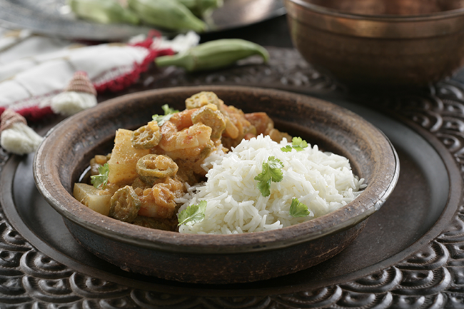 Okras con nabos, langostinos y arroz