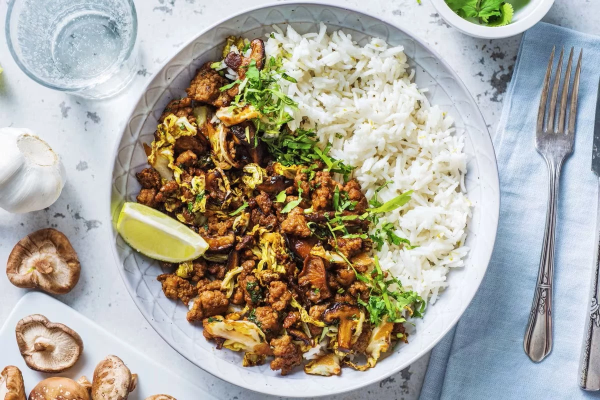 Bambú, shitake y cerdo salteado con arroz Thai
