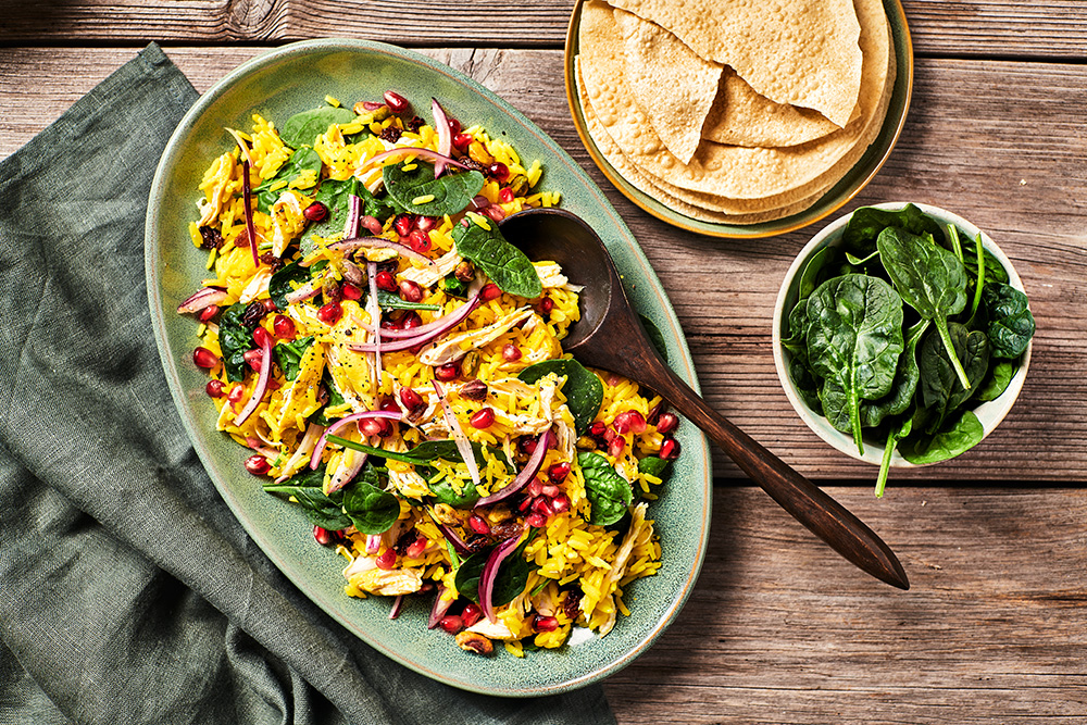 Salade de riz au jasmin avec poulet, épinards et grenade