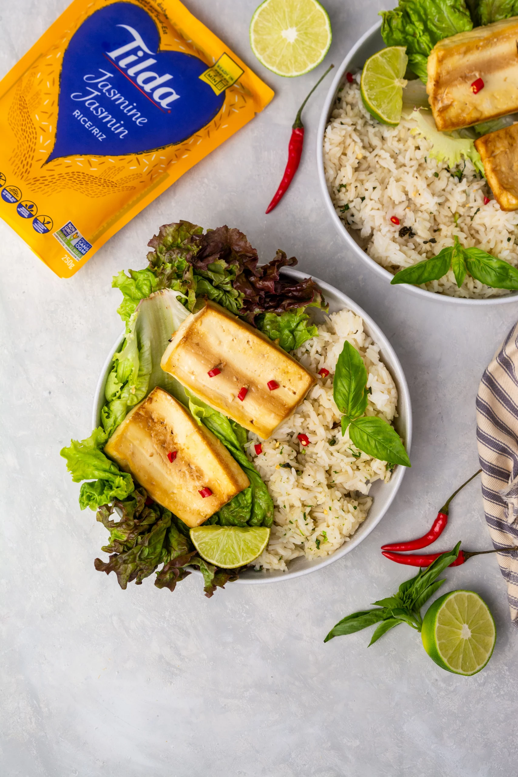 Bol de riz au tofu mariné à la vietnamienne cuit au four