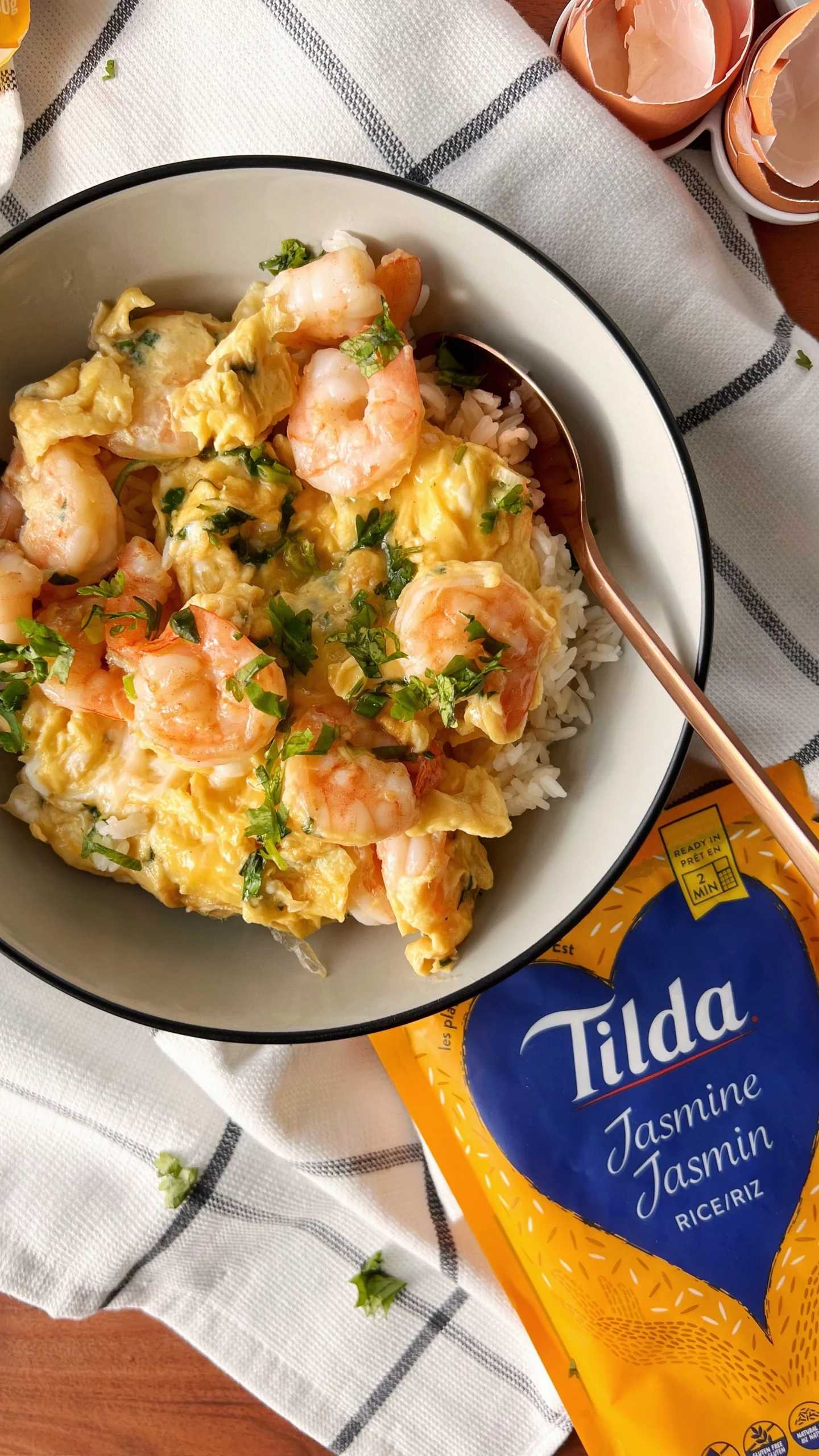Crevettes et œufs à la cantonaise