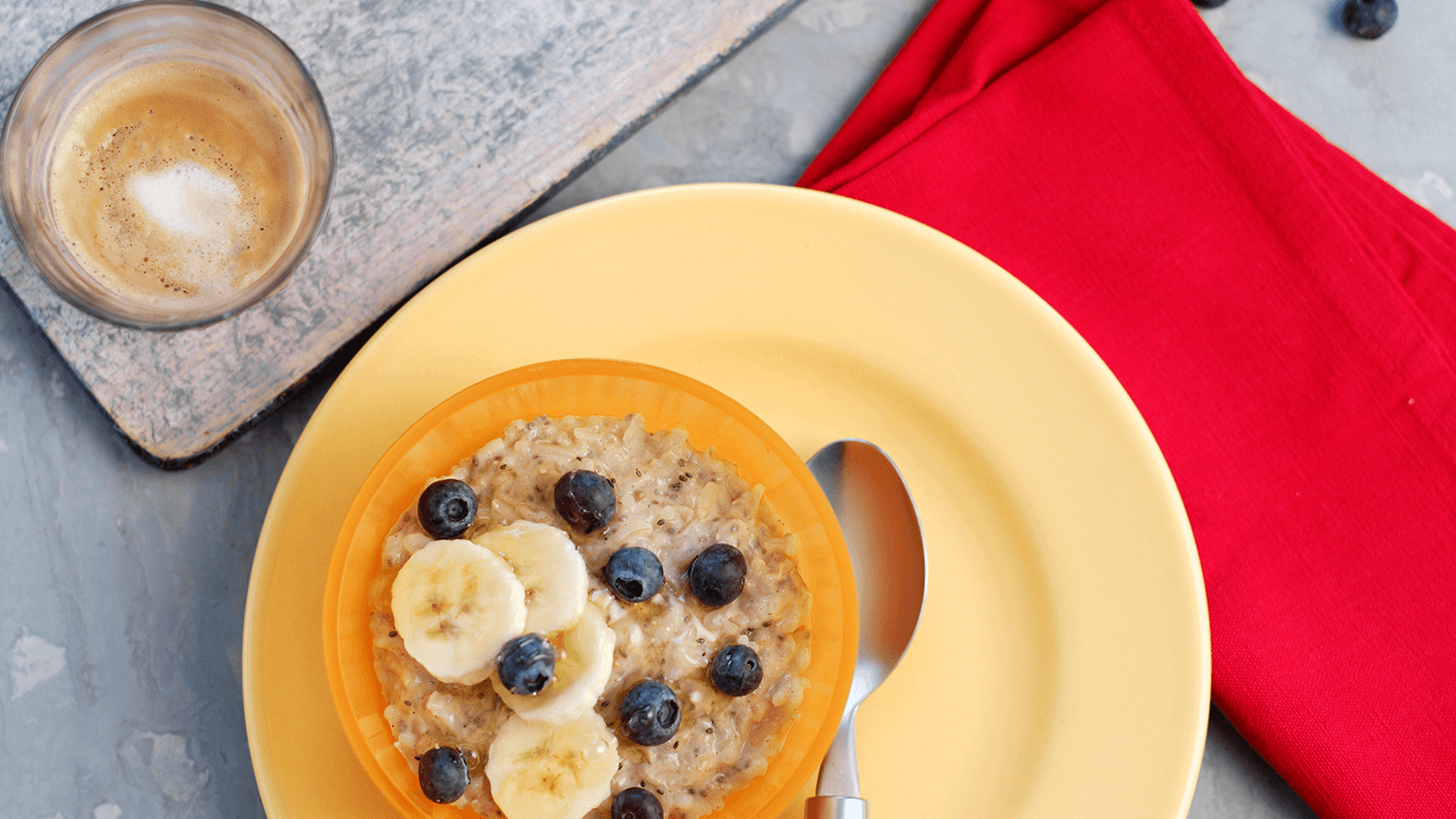 Porridge di riso integrale con mirtilli