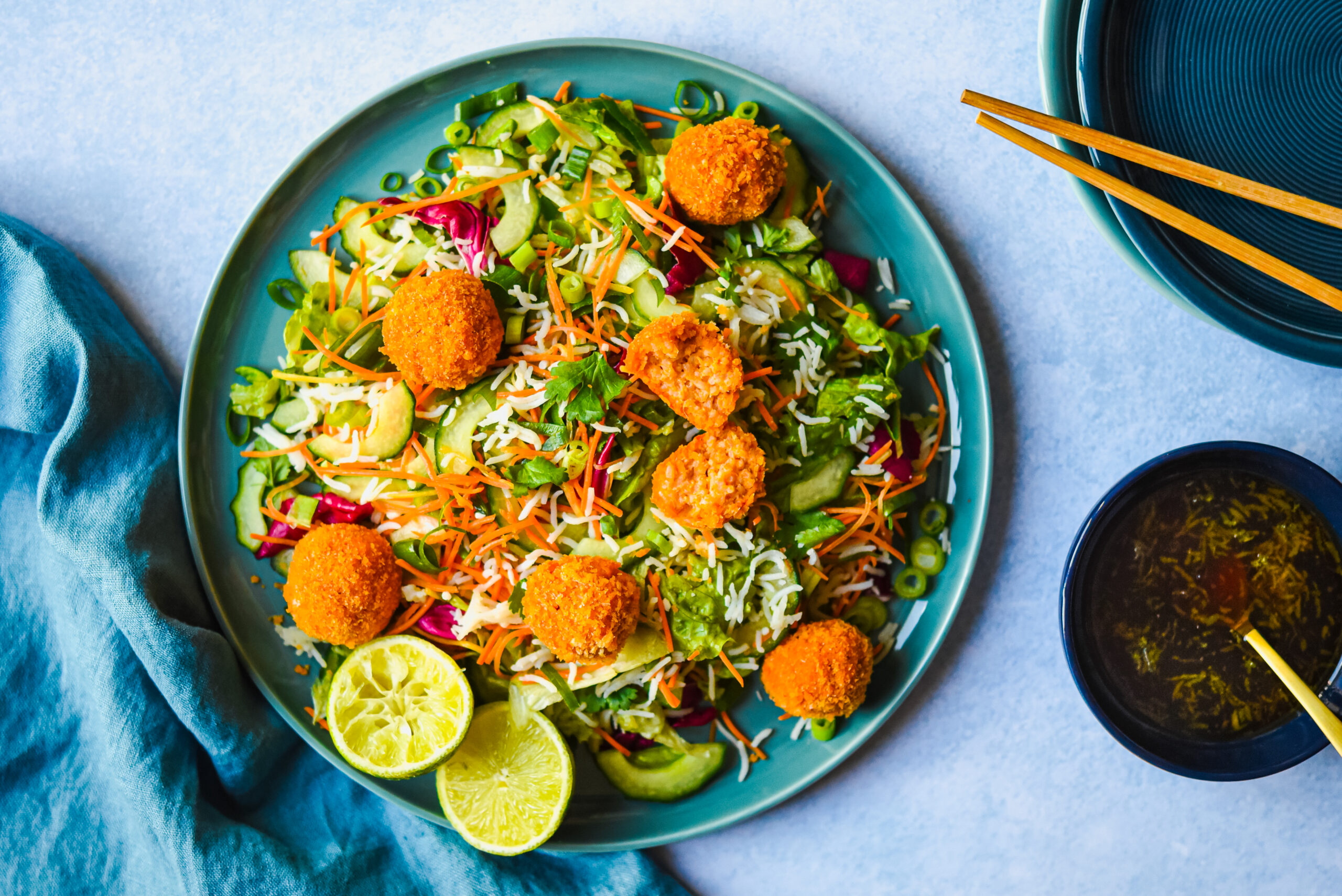 Vietnamese Rijstsalade Met Kokos-Rode Curry Rijstballetjes