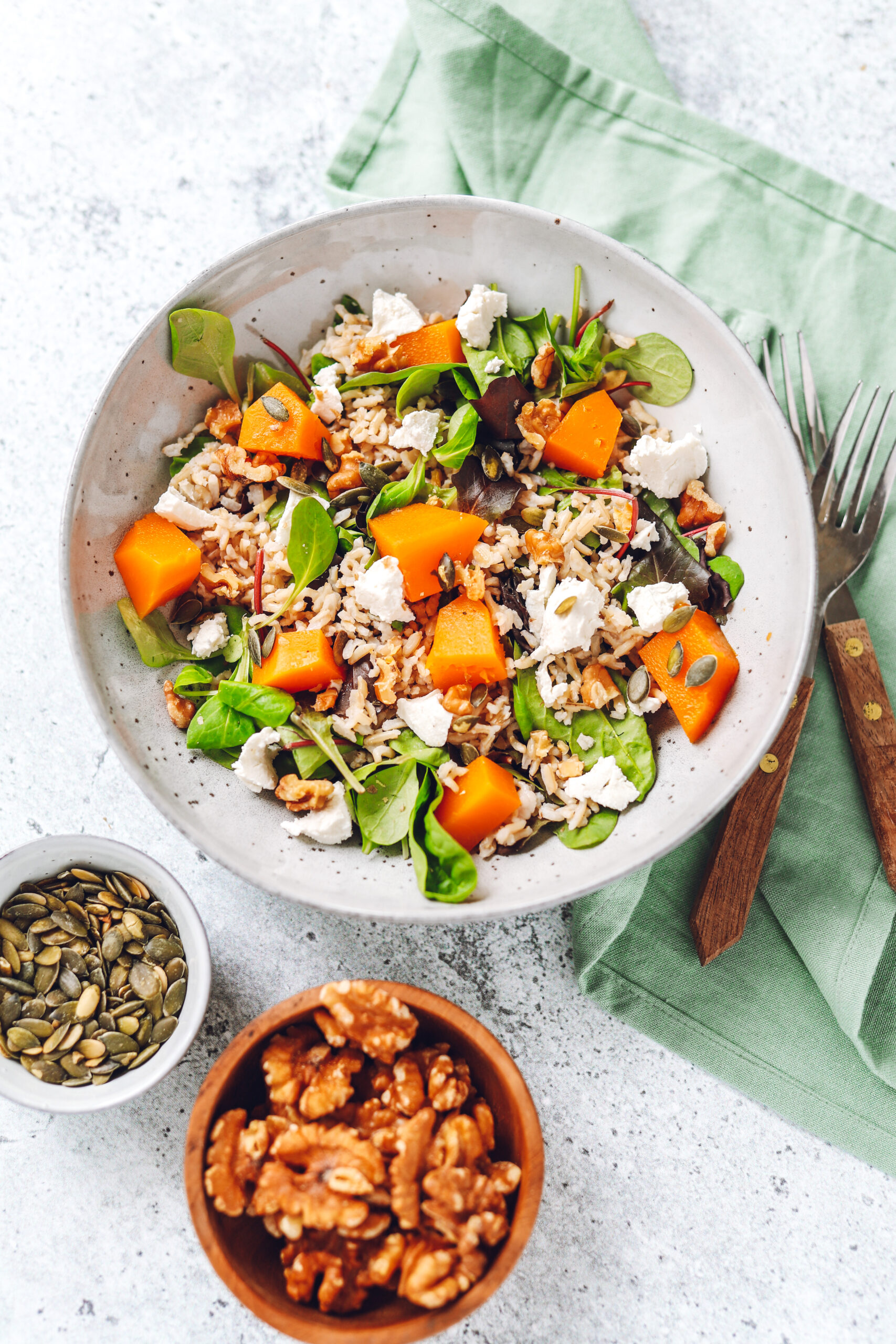 Volkoren rijstsalade met pompoen en vegan feta