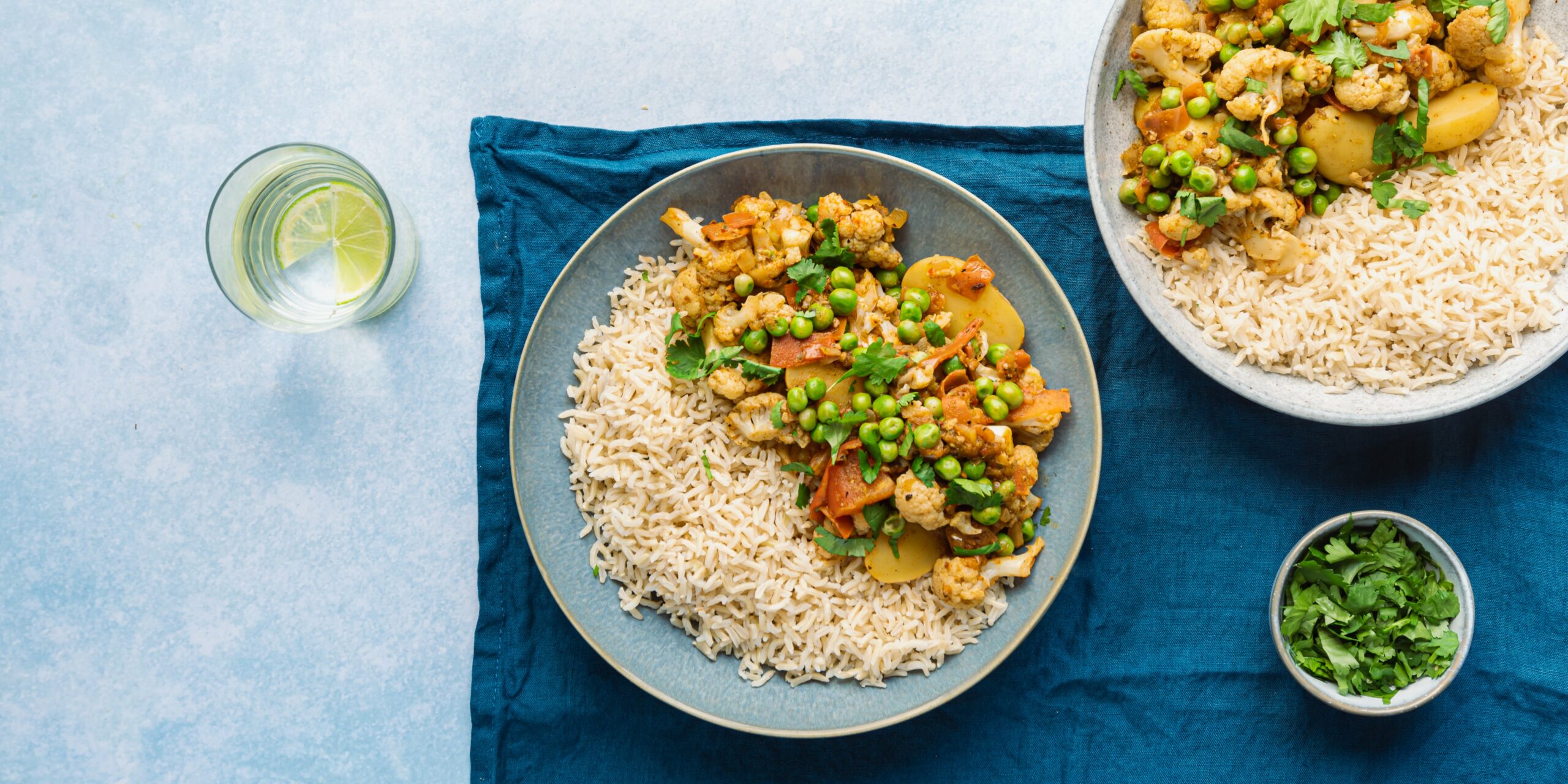 Aloo gobi mata curry met bruine rijst