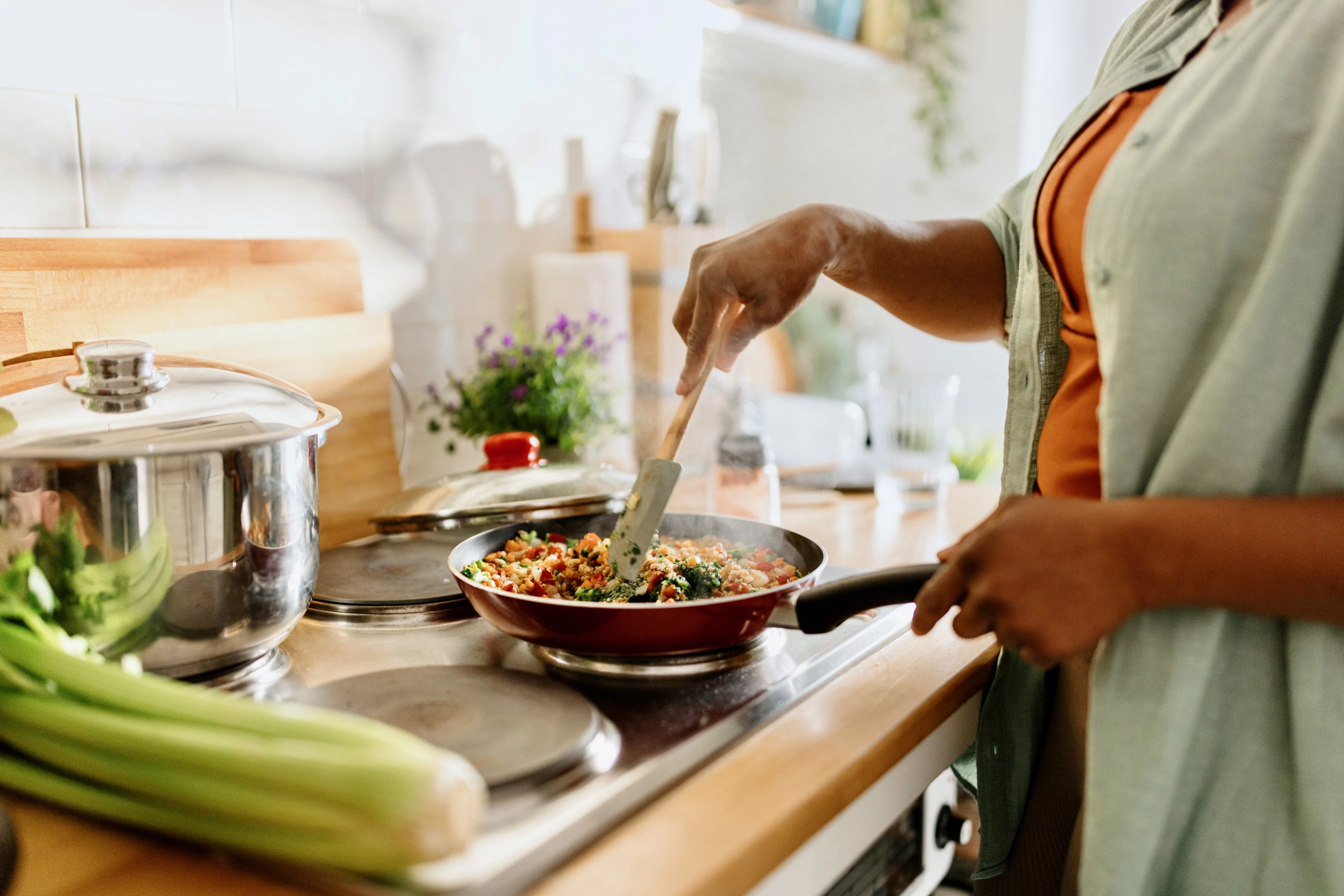 tilda-cooking-stirfry